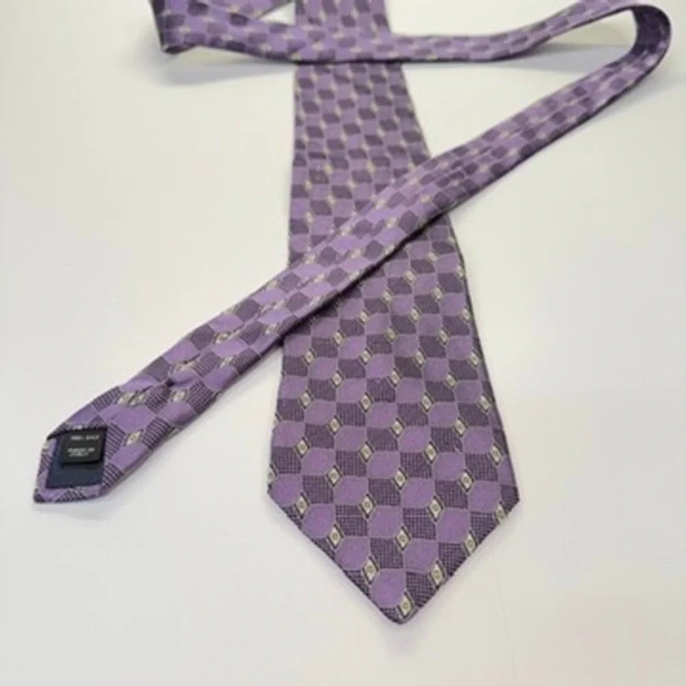 Jos‎ A Bank Mens Silk Tie Purple Geometric Diamond Pattern Made in Italy 60x3.75